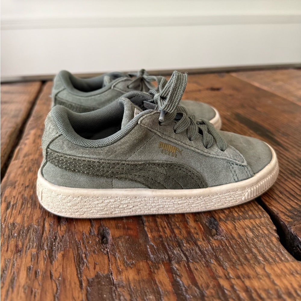 Kids Suede Puma Sneakers Size 10C